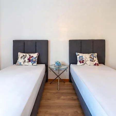 Casas & T2 Mathys Nazare
